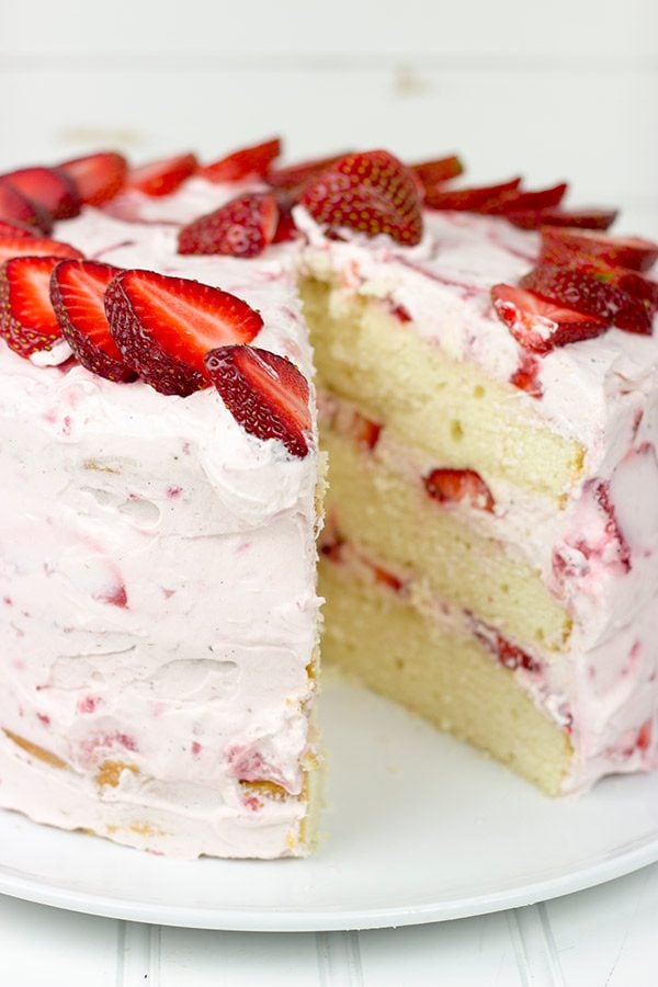 Fresh Strawberry Cake | This cake features loads of fresh strawberries and a light whipped cream topping. It's PERFECT for summer!!