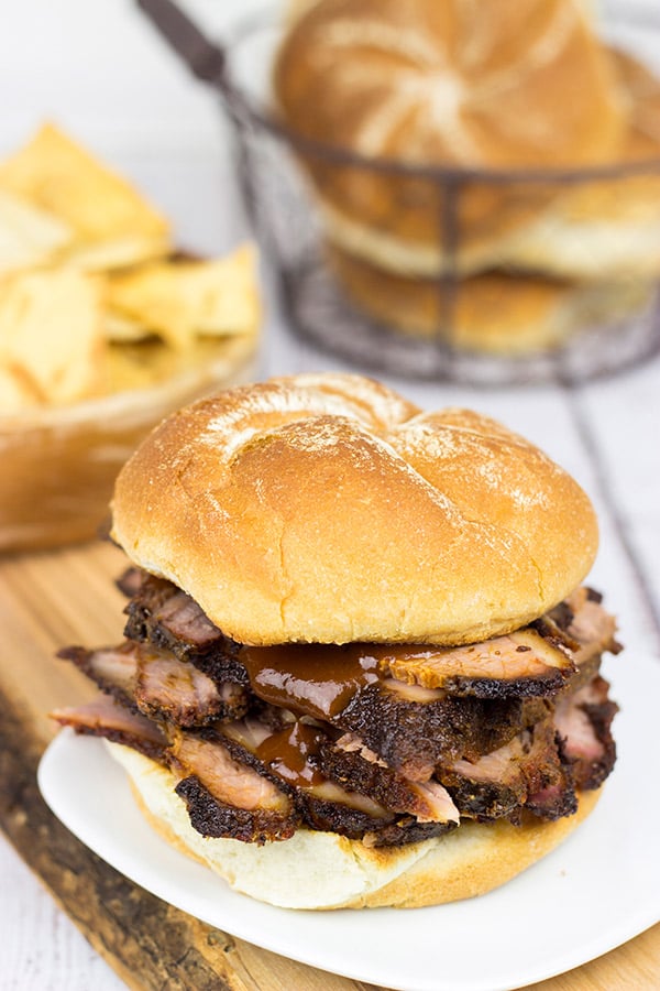 Smoked Brisket Sandwich | http://homemaderecipes.com/bbq-grill/5-smoked-brisket-recipes/