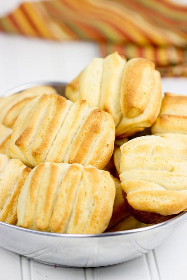 The BEST Dinner Rolls Recipe (Soft and Buttery!) - Chef Savvy