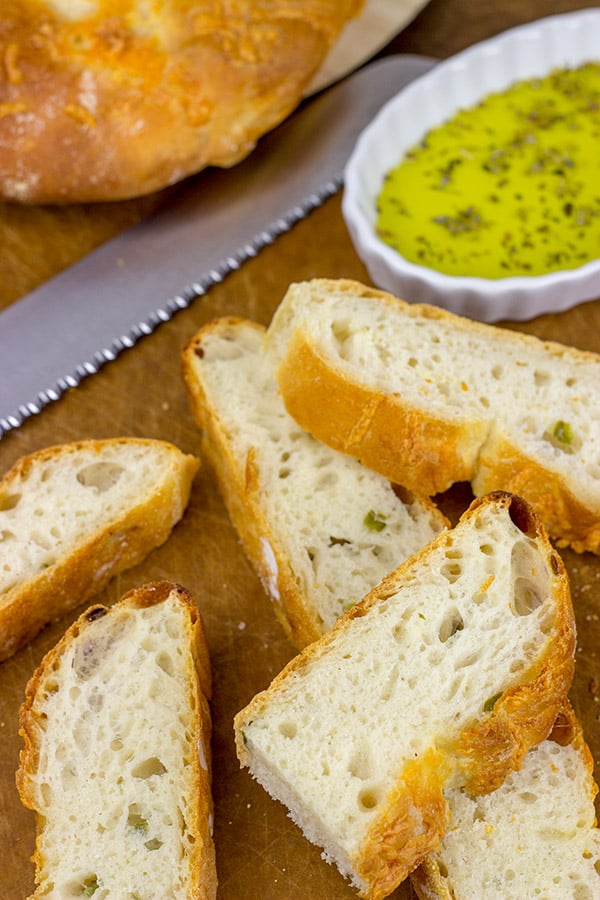 Craving some warm bread fresh out of the oven? Give this Rustic Jalapeno Cheddar Bread a shot!