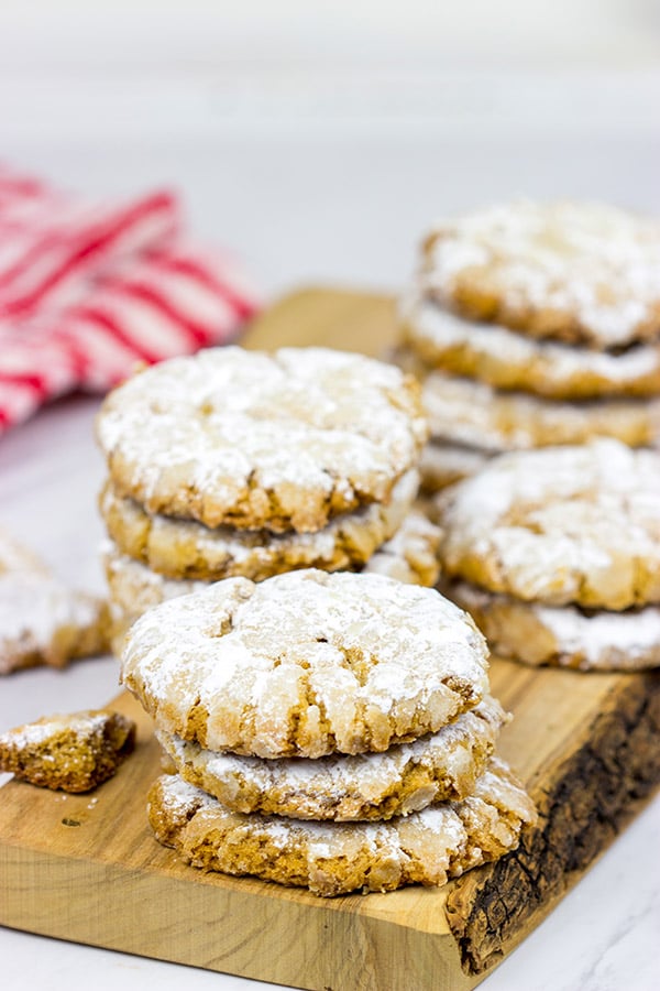 These Peanut Butter Crinkle Cookies are the perfect cookie for any and all peanut butter lovers!