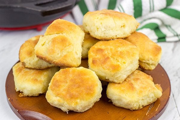 https://spicedblog.com/wp-content/uploads/2018/10/Cast-Iron-Buttermilk-Biscuits2-600x400.jpg