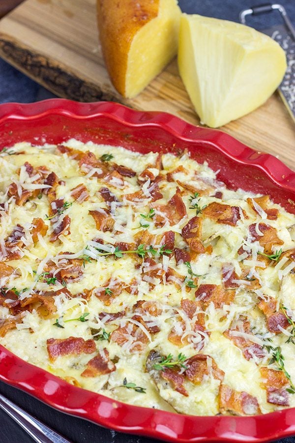These Cheesy Potatoes au Gratin feature layers upon layers of thinly sliced potatoes covered with two types of delicious Mahón-Menorca cheese!