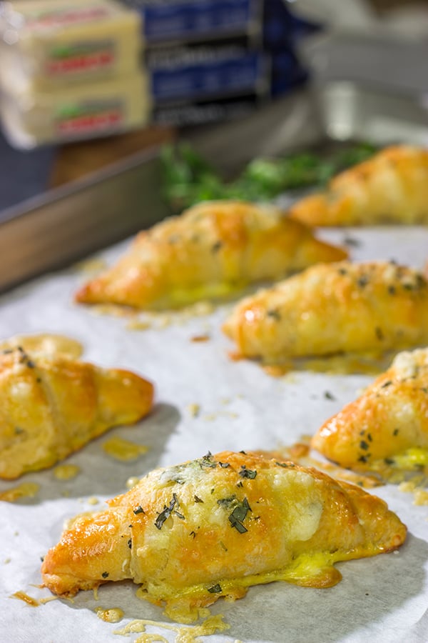 5-Ingredient Crescent Cheesy Bread Recipe