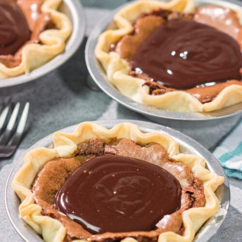 These Mini Fudge Pies are perfect for all chocolate lovers! These pies feature a chocolate chess filling topped with decadent chocolate ganache. Yum!!