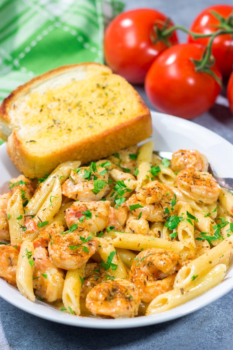 This Copycat Chili's Cajun Shrimp Pasta features creamy alfredo sauce tossed with succulent Cajun shrimp. It's delicious - and easy enough for a weeknight meal!