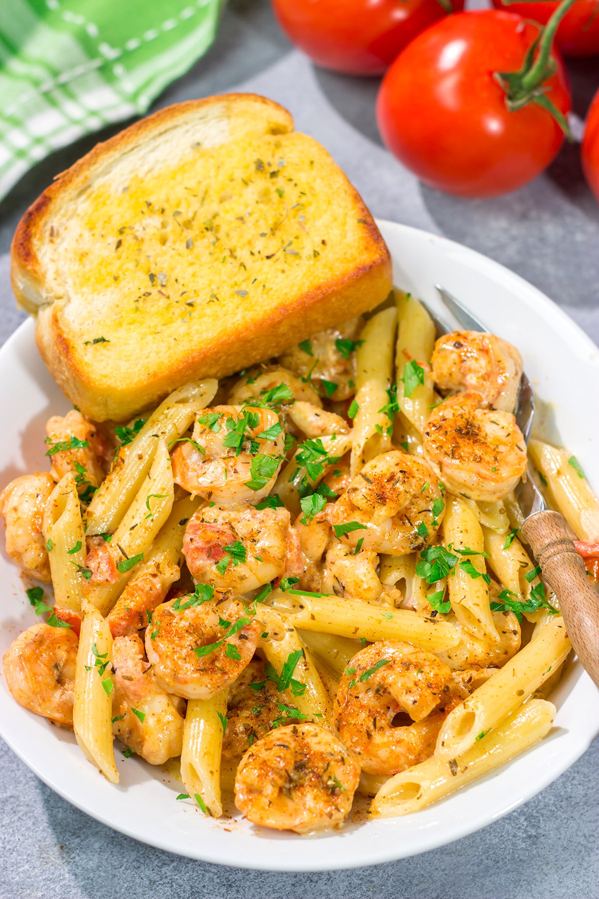 This Copycat Chili's Cajun Shrimp Pasta features creamy alfredo sauce tossed with succulent Cajun shrimp. It's delicious - and easy enough for a weeknight meal!