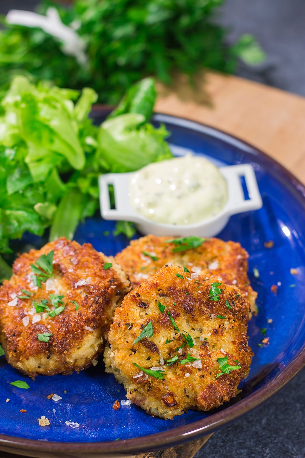 These Salmon Cakes are crunchy on the outside and tender on the inside. Serve these on top of a salad or next to steamed veggies for an easy dinner recipe!