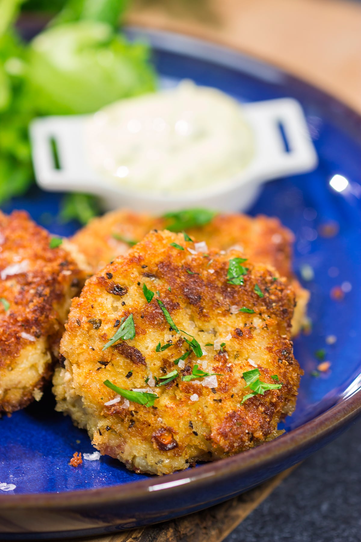 These Salmon Cakes are crunchy on the outside and tender on the inside. Serve these on top of a salad or next to steamed veggies for an easy dinner recipe!
